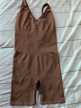 Women's Performance Top — Brown